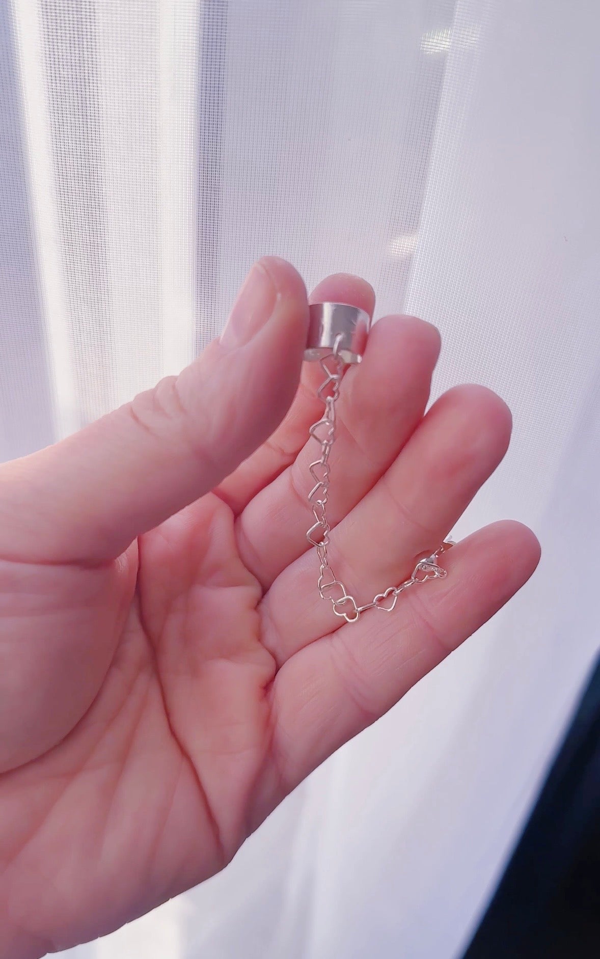 Manchette d'Oreille chaine de Coeurs