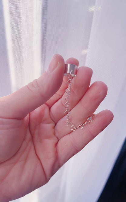 Manchette d'Oreille chaine de Coeurs