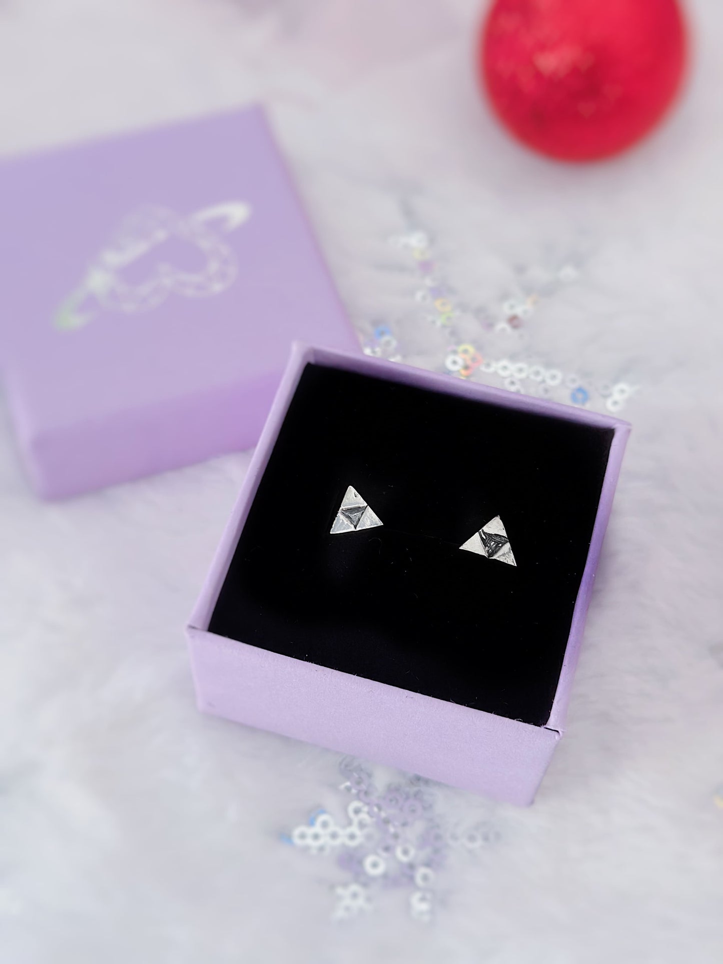 Puce Boucle d'oreille des Trois Forces